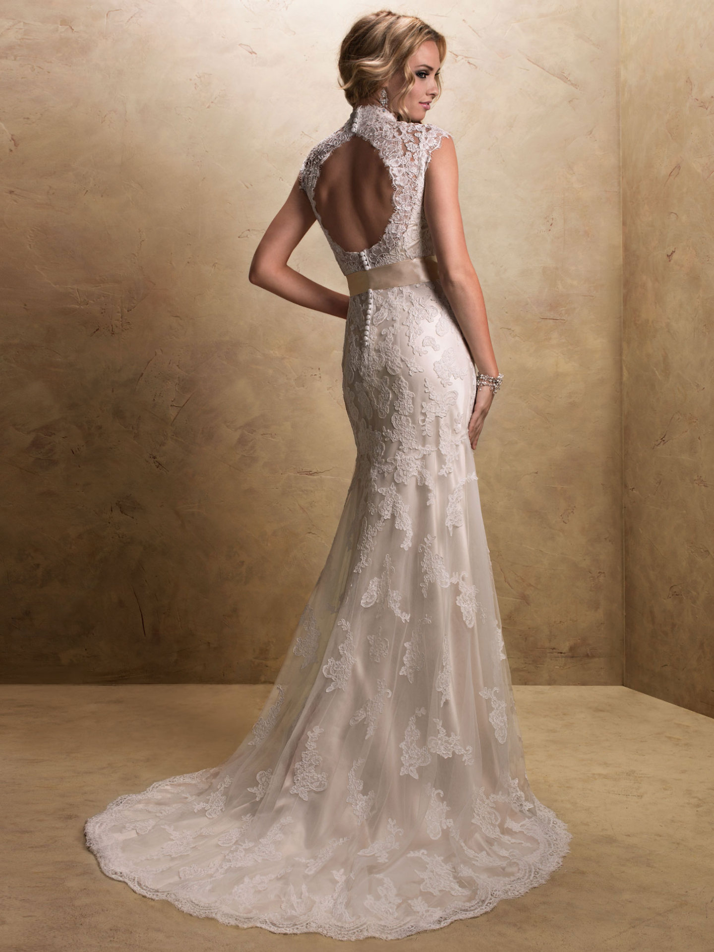 Maggie sottero keyhole back wedding outlet dress