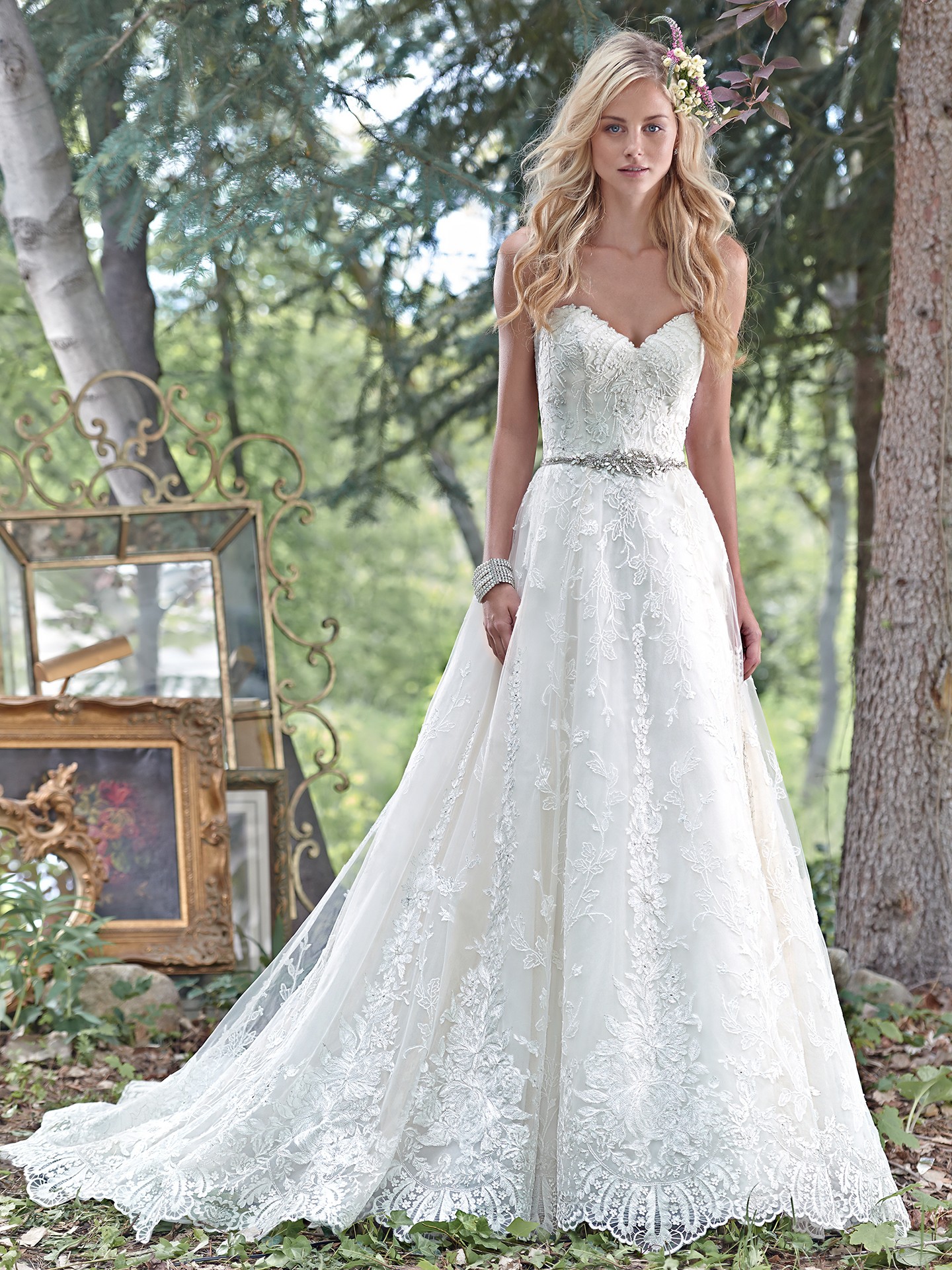 dreamy lace and tulle ballgown: Luna